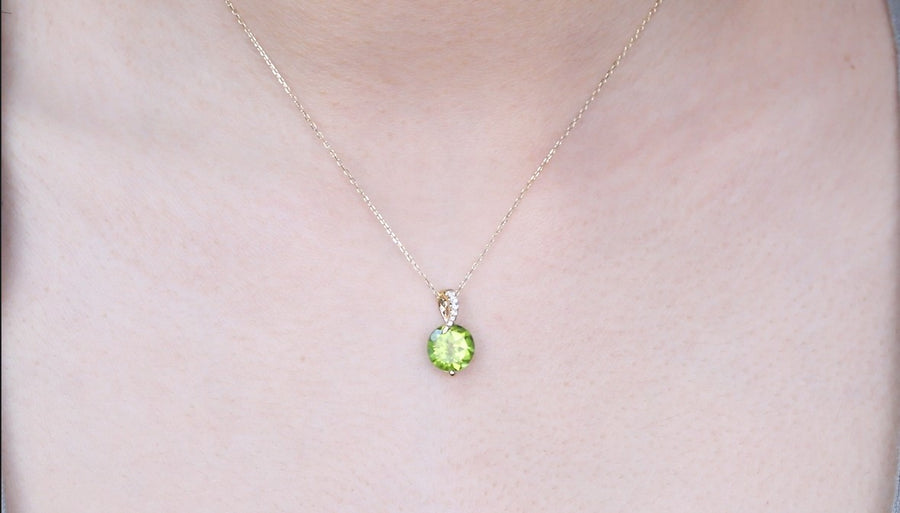 Emmy 14K Yellow Gold Round-Cut Manchurian Peridot Pendant