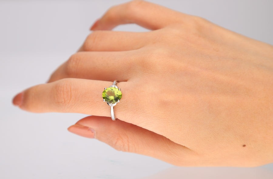 Mara 10K White Gold Oval-Cut Manchurian Peridot Ring